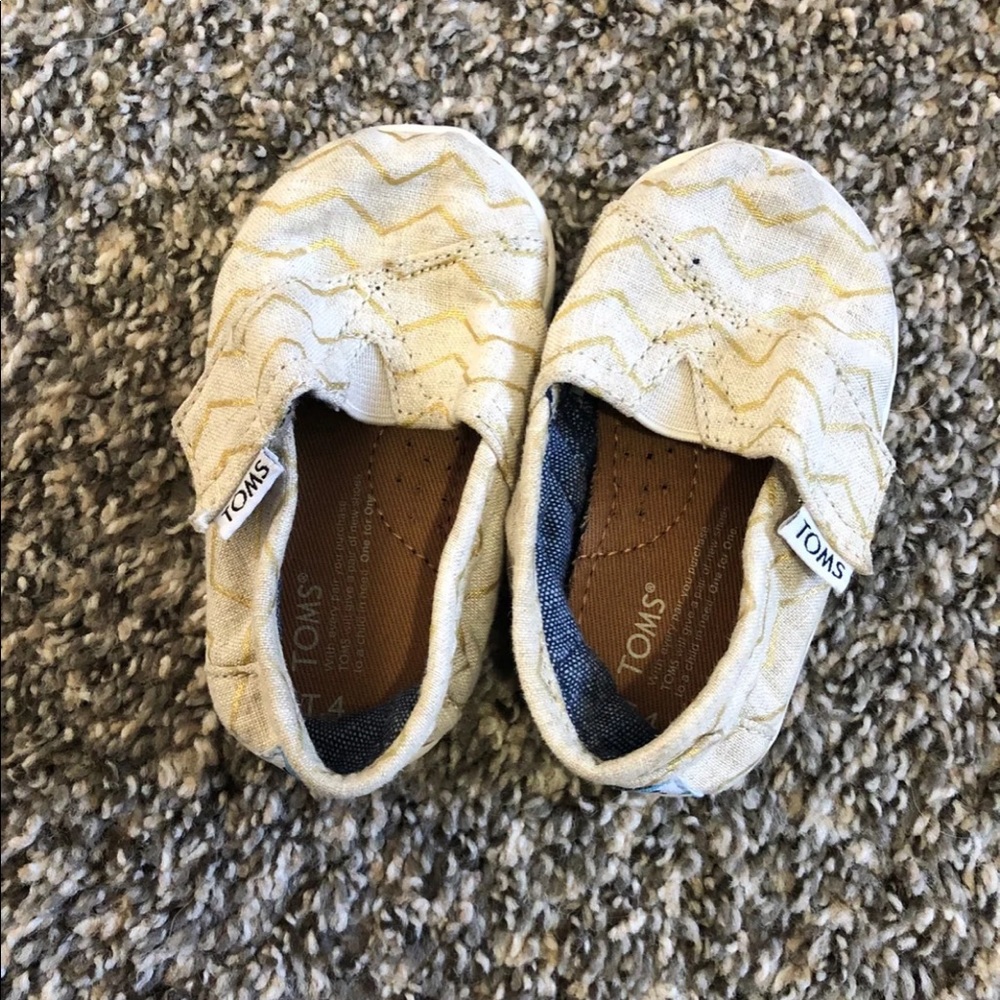 Toddler toms shoes